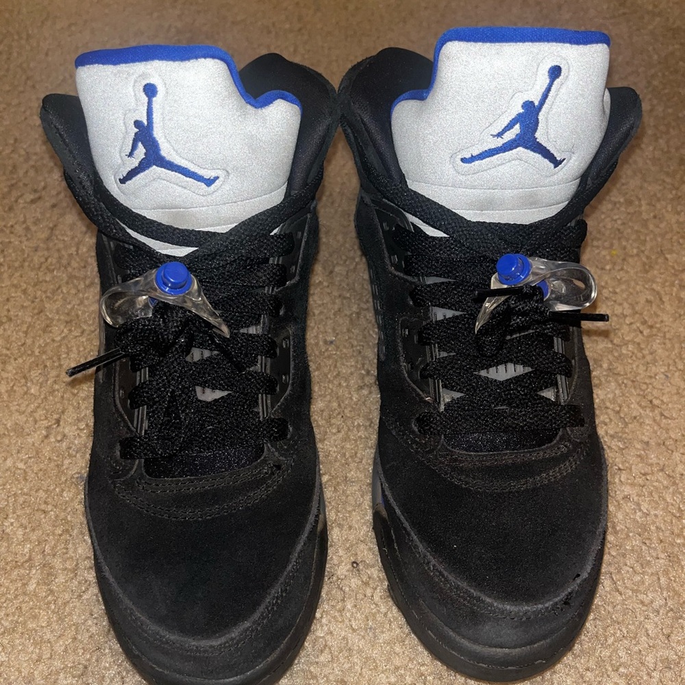 Authentic Jordon sneaker.Size 6Y or 7 1/2 women
